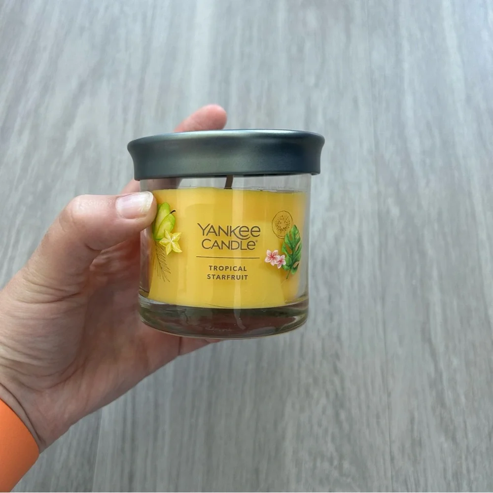 Tropical star fruit Yankee candle never lit